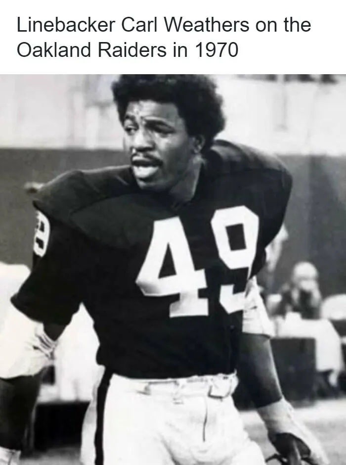 A remarkable photo showing the past with Carl Weathers as an Oakland Raiders linebacker in 1970