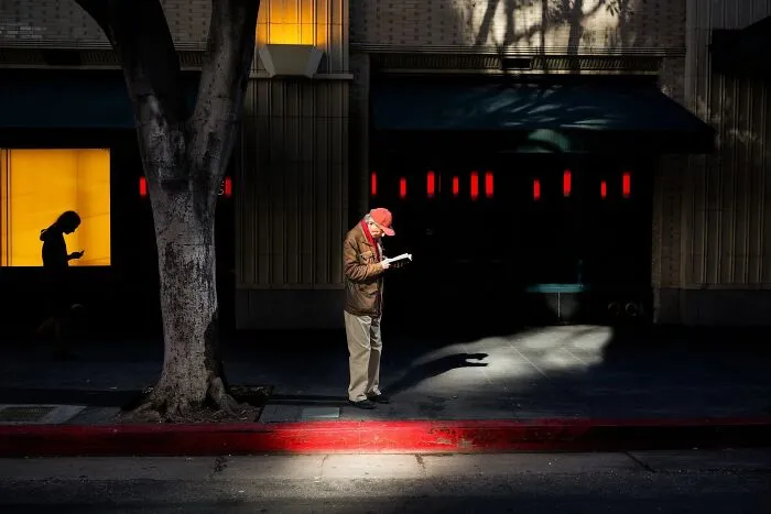 This Photographer Spots Visual Coincidences Most People Would Walk Right Past (61 Pics)