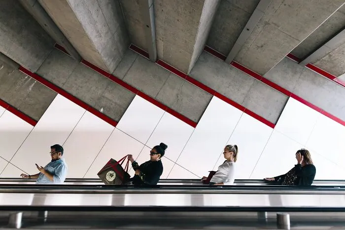 This Photographer Spots Visual Coincidences Most People Would Walk Right Past (61 Pics)