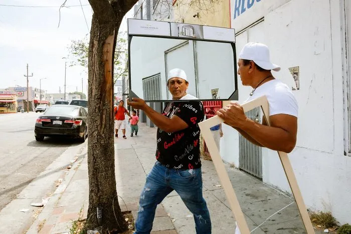 This Photographer Spots Visual Coincidences Most People Would Walk Right Past (61 Pics)