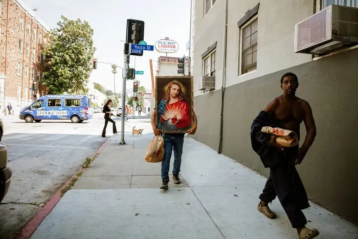 This Photographer Spots Visual Coincidences Most People Would Walk Right Past (61 Pics)