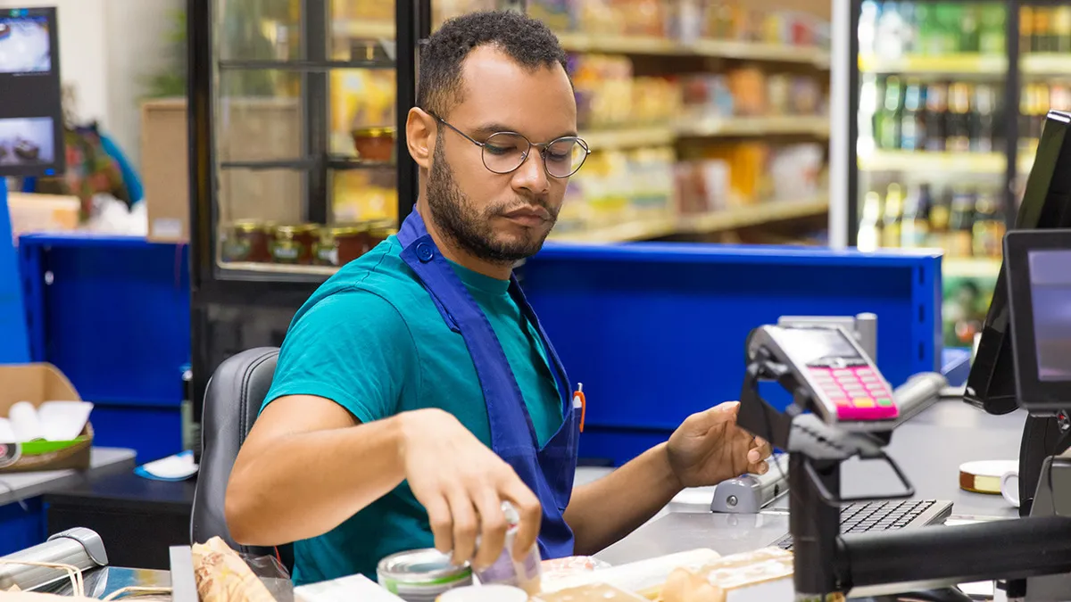 “My Job Became Defunct”: 54 People Share How Fast Their Careers Changed Around Them
