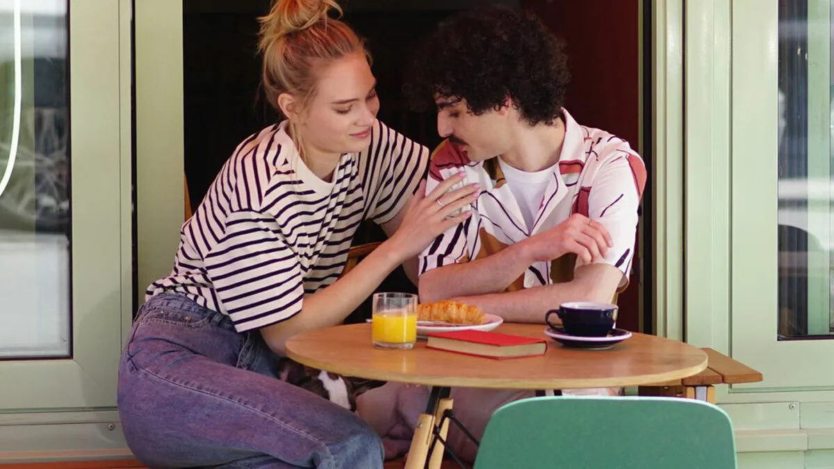 54 Times Diners Overheard Gossip So Juicy That They Had To Share It