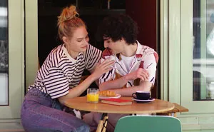 54 Times Diners Overheard Gossip So Juicy That They Had To Share It