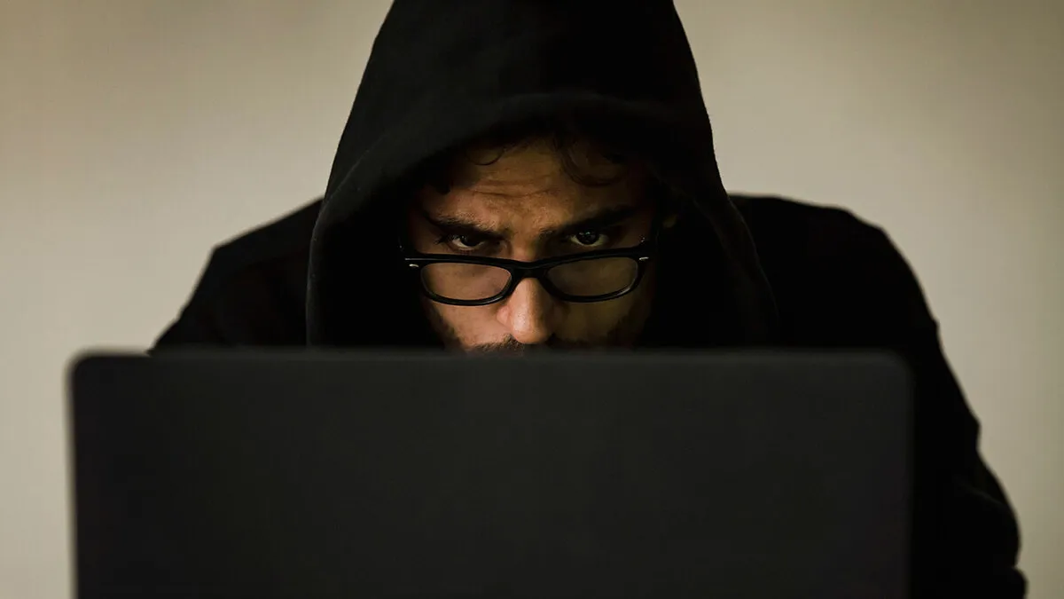 Woman Changes The Wi-Fi Password To Stop Landlord From Using It, He Starts Threatening Her