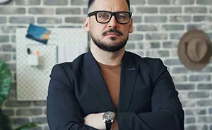 New Boss Who’s Never Touched The Machines Lectures The People Who Fix Them, Company Pays The Price