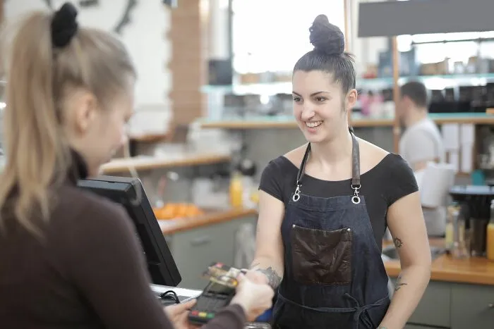 45 Public Encounters So Painfully Awkward They Still Haunt The People Who Saw Them