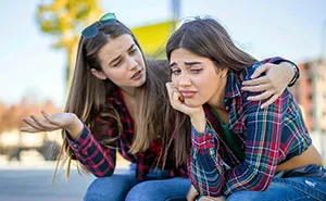 Woman Comes To The Point Of Absurdity In Her Attempts To Copy Her Bestie, Starts Freaking Her Out