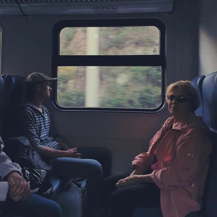 32 Ordinary Days That Took A Sharp Turn Thanks To One Nearby Conversation