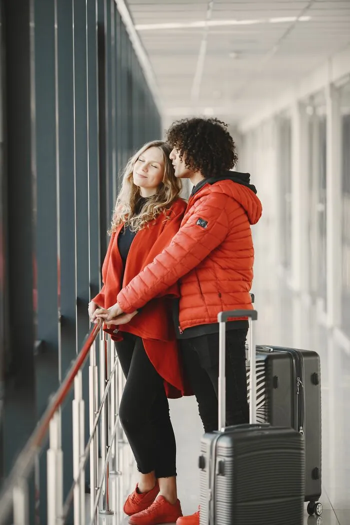 32 Ordinary Days That Took A Sharp Turn Thanks To One Nearby Conversation