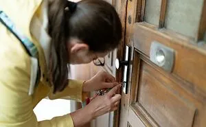 40 Safety Tips For Women Living Alone That Might Save Your Life