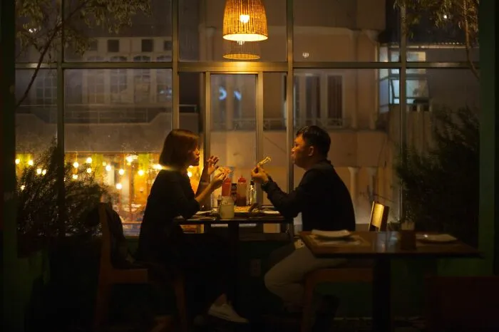 54 Times Diners Overheard Gossip So Juicy That They Had To Share It