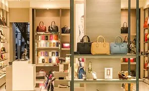 48 Workers Share The Most Entitled Things Wealthy People Have Done Right In Front Of Them