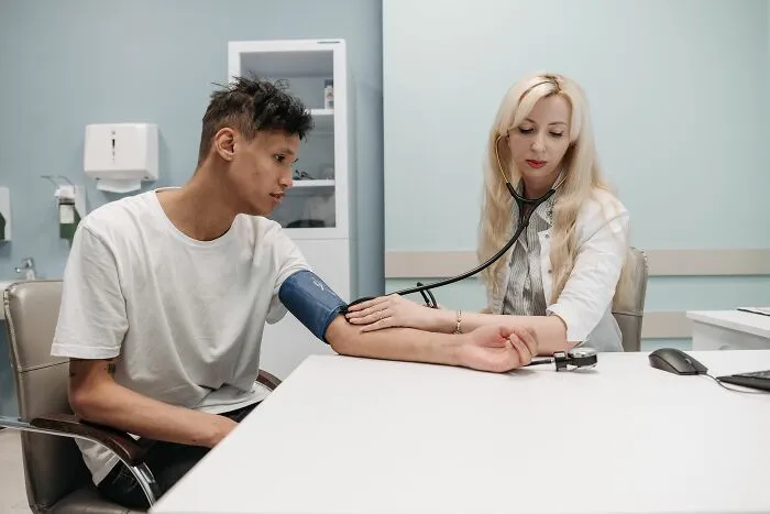 Bemused Doctors Expose The Things People Most Commonly Lie To Them About (62 Examples)