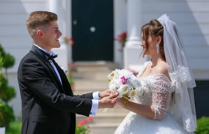 32 People Get Candid About Their Arranged Marriages, And The Answers Are Eye-Opening