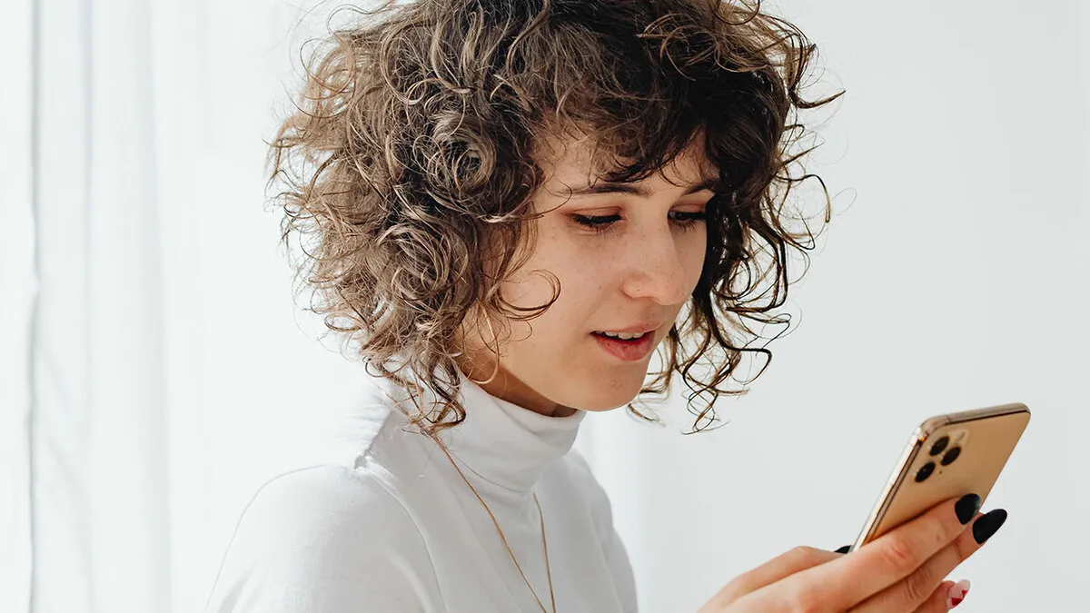 New "Red Pill" Dating Tactic Might Have Been Revealed In These Texts