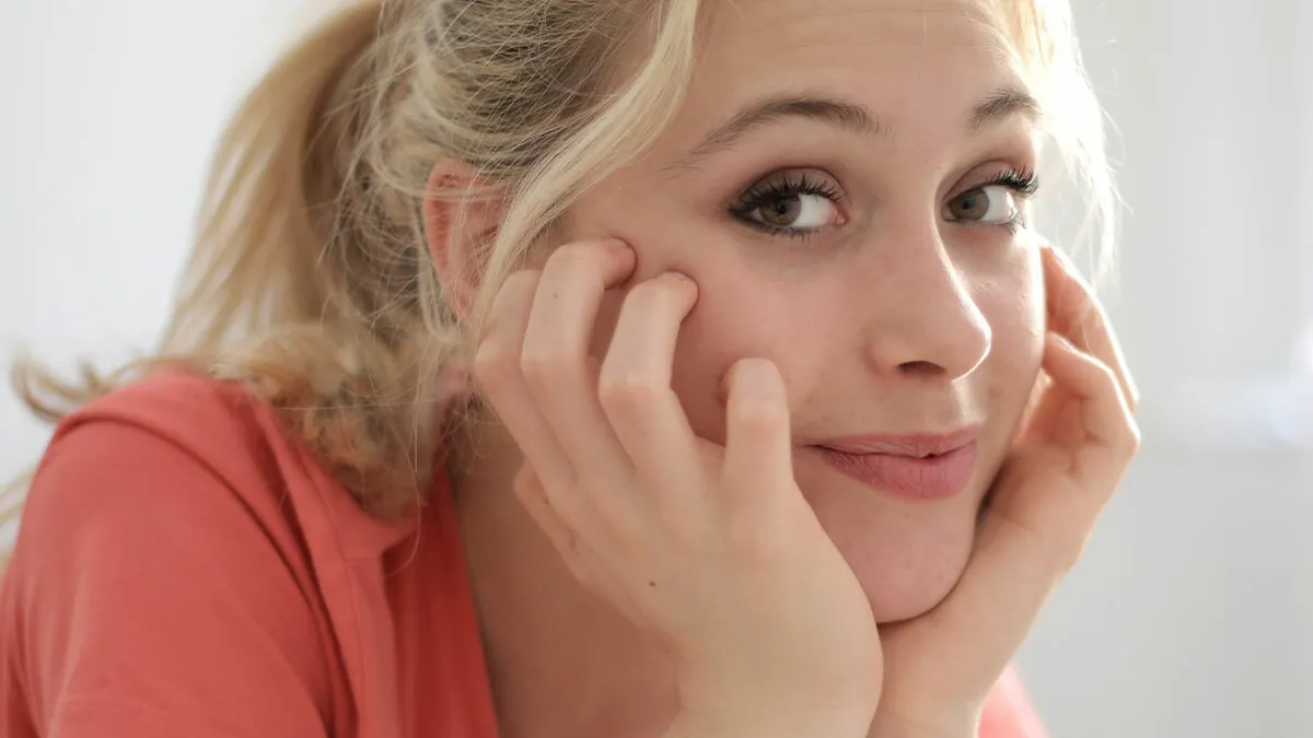 Teen Can’t Stand Her Boyfriend’s Flirty Friend Taking Her Tampons, Plots A Very Petty Revenge