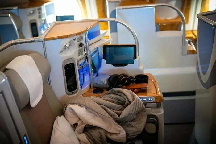 45 Plane Seatmates That Made People’s Flights Memorable For All The Wrong Reasons