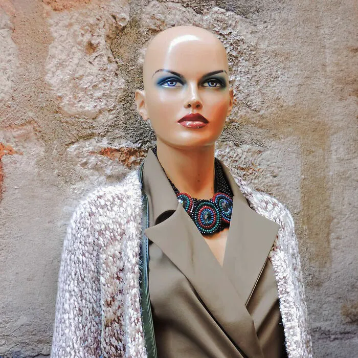 54 Service Workers Share The Weirdest Things They’ve Ever Walked Into At A Client’s Home