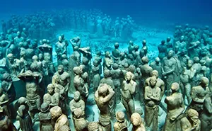 For 20 Years, This Artist Has Been Placing Stunning Sculptures Beneath The Ocean That Support Marine Life (20 New Pics)
