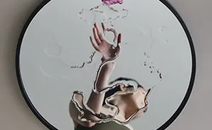 This Photographer Created 32 Dreamlike Shots Using Only Reflections And Household Objects