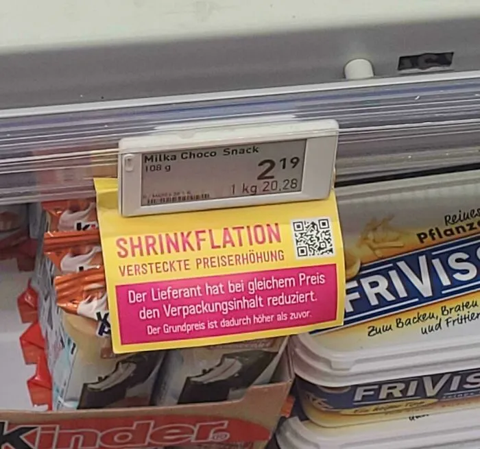 Clever ideas featuring a German supermarket warning sign for shrinkflation under a product price tag