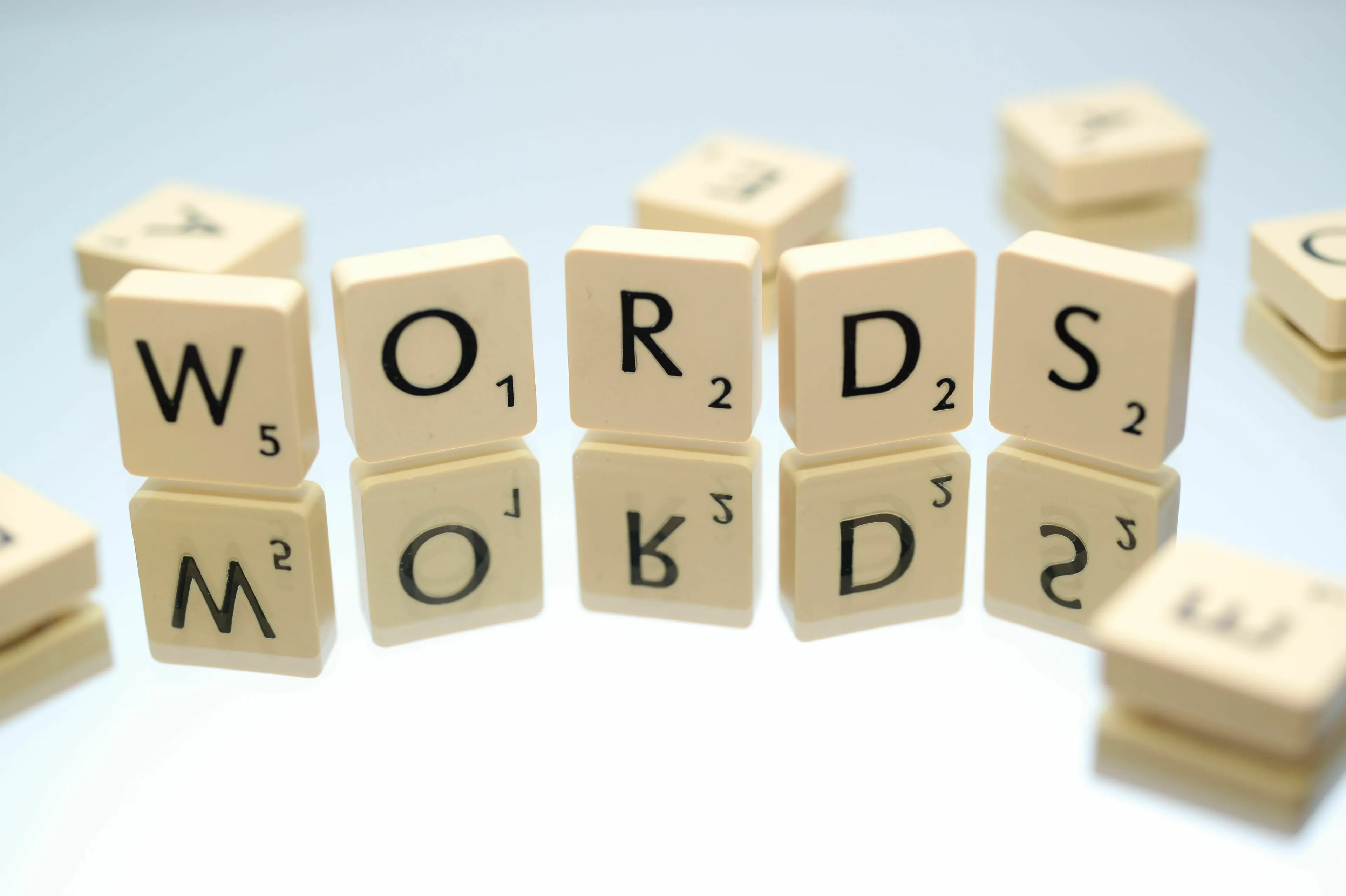 Tiles spelling the word WORDS, illustrating a pub quiz question about opposite meaning terms.