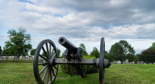Historic cannon on a battlefield representing a war from the Gettysburg Address.