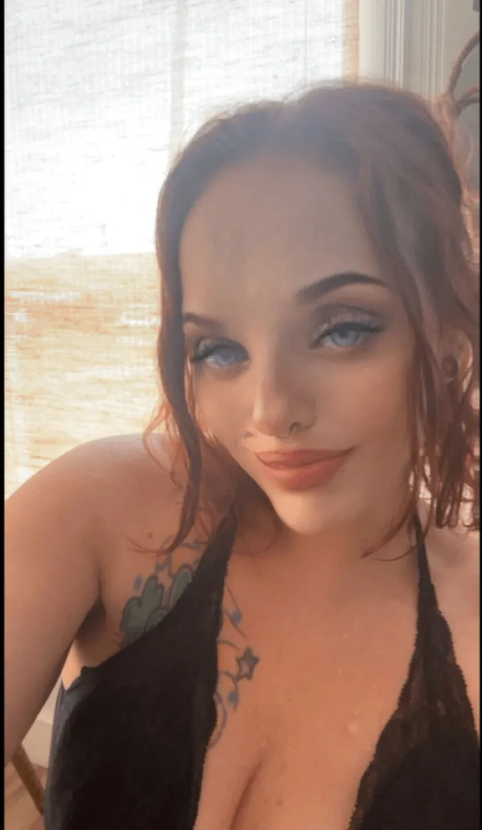 Ridiculous edited photos of a woman with a smooth face and exaggerated makeup in selfie