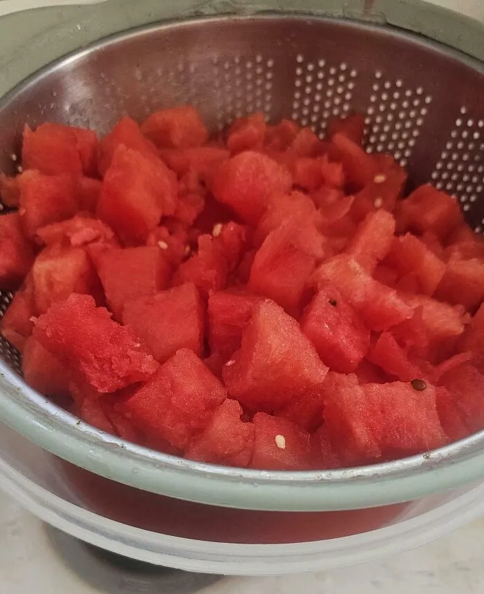 🍉 I Was Today Years Old When I Figured Out How To Easily Drain All The Juice From Cut Watermelon