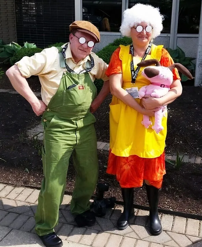 Couple dressed as Eustace and Muriel from Courage the Cowardly Dog as halloween couples costumes