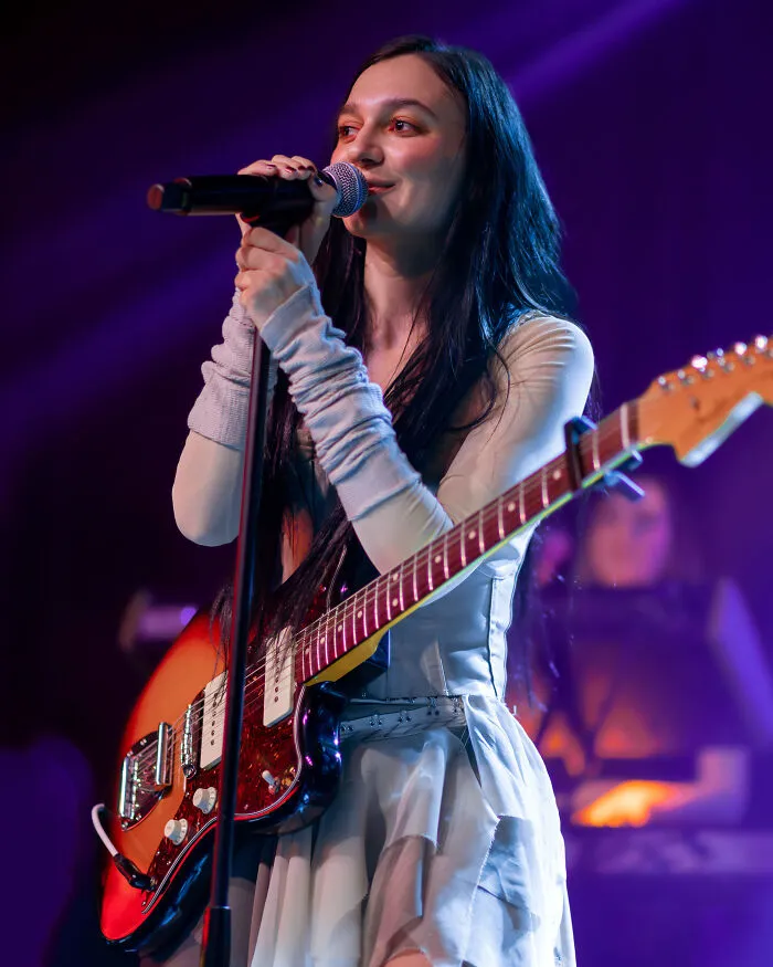 Singer Daya, 28