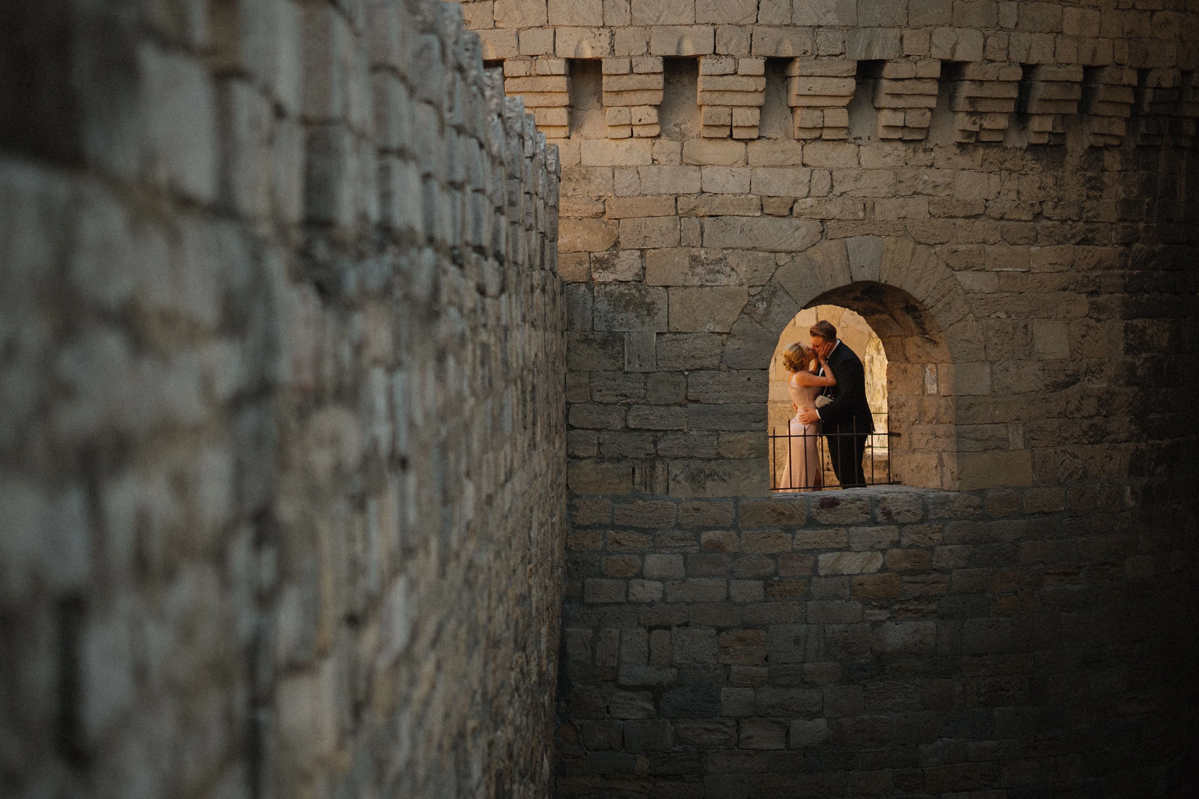 A couple embracing in an archway, evoking Romeo and Juliet for a general knowledge quiz.