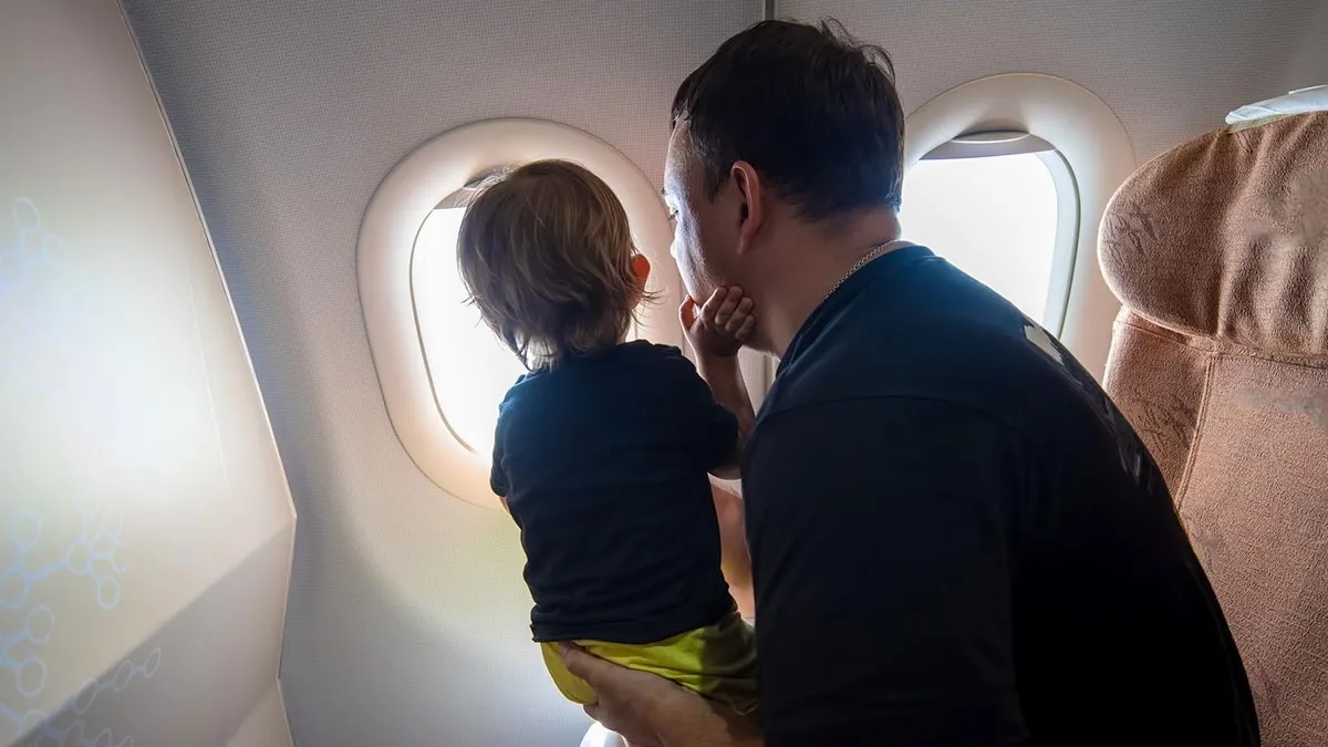 People Applaud This Plane Passenger For Calling Out Gross Dad Who Changed Baby’s Diaper And Kept It