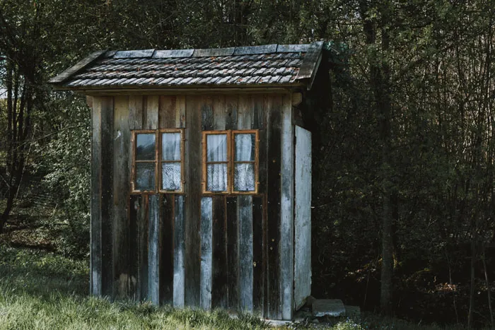 Woman's first date with real estate investor ends in a shed with a mattress, a backpack and no toilet