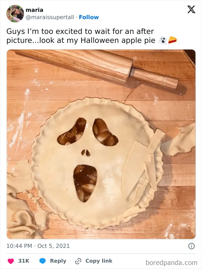 A Ghostface shaped pie crust representing hilarious Halloween tweets.