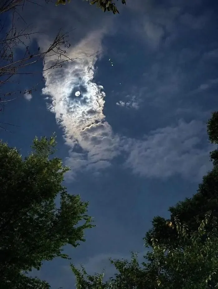 A face-shaped cloud in the night sky in photos that make you wonder if your eyes are playing tricks on you