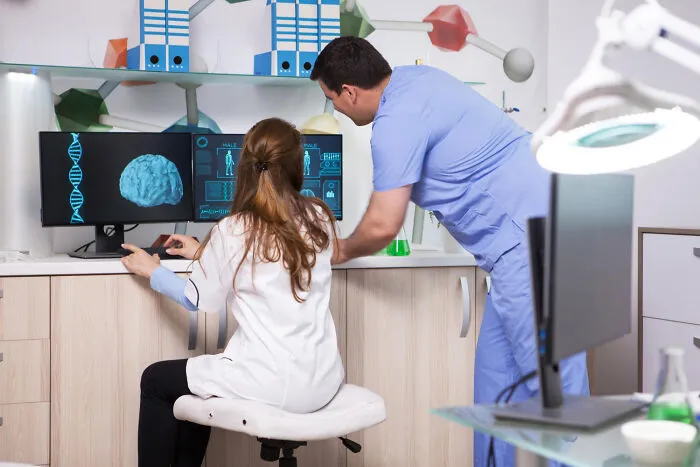 “So You Want To Look WEIRD?!”: 52 Unacceptable Things Patients Were Actually Told By Their Doctors
