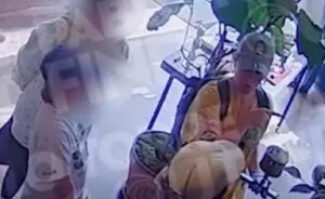 Body Language Expert Spots Telling Details In Kelly Clarkson’s Leaked Security Footage As Store Feud Rages On