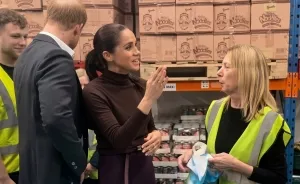 Meghan Markle’s Food Bank Visit Takes An Awkward Turn When A Volunteer Shuts Down Her "Performative" Questions