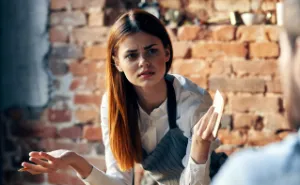 Waiter Discovers Coworker’s Takeout Is Coming Out Of Everyone’s Tips, Decides To Expose Her