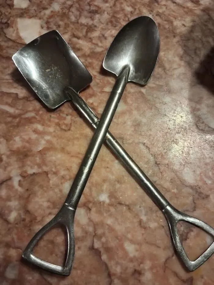 Two small metal shovel spoons crossed over each other, a clever thrift find.