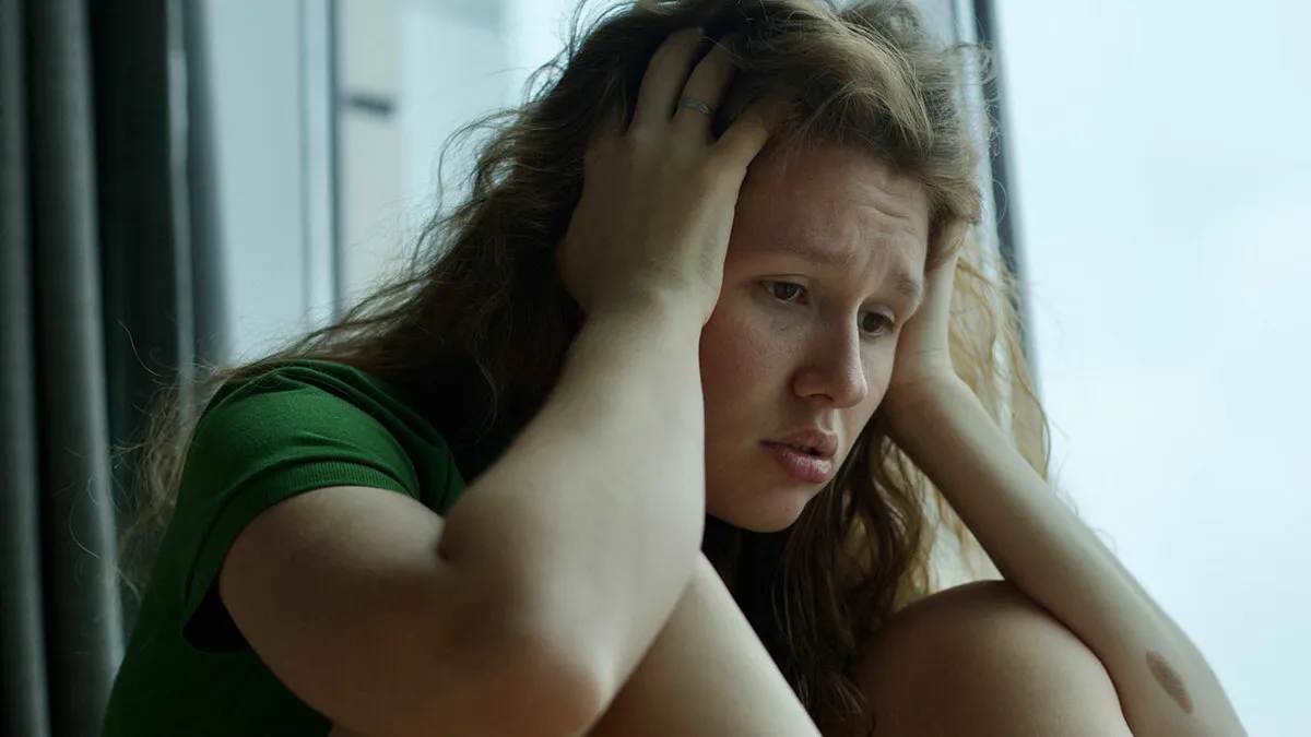 Woman Notices Boyfriend's Phone Dings Every Time She Texts, Uncovers Disturbing Truth