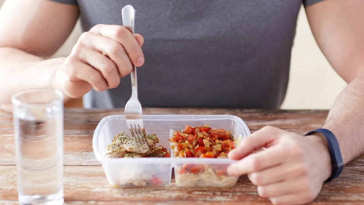Wife Sends Her Husband Off With A Lunch Fit For A Mouse, And The Internet Has Questions About The Menu