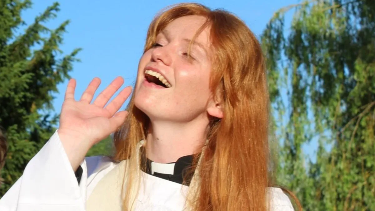 Countryside Priest Shares The Details Of Her Dating App Profiles And Men’s Reactions