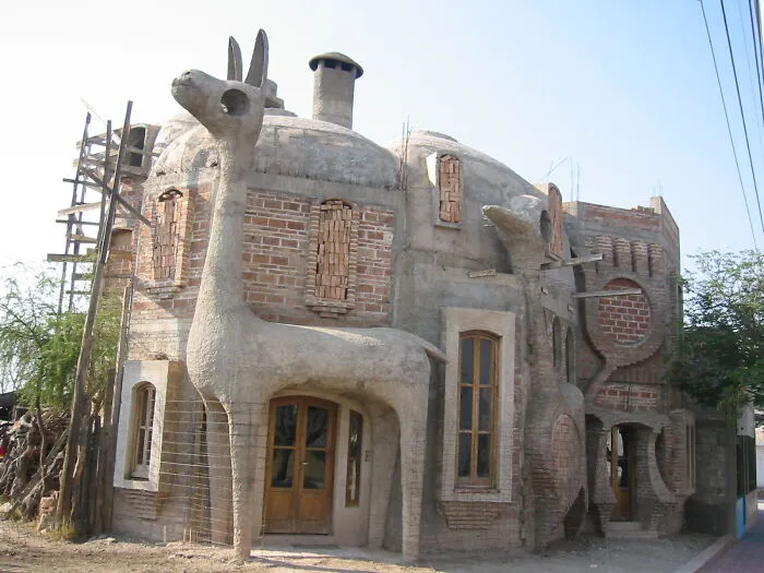 Quirky llama shaped house showcases bizarre shapes of creative architecture