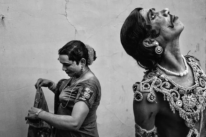 Black and white image of two performers in traditional costumes, best pics Siena International Photo Awards 2026