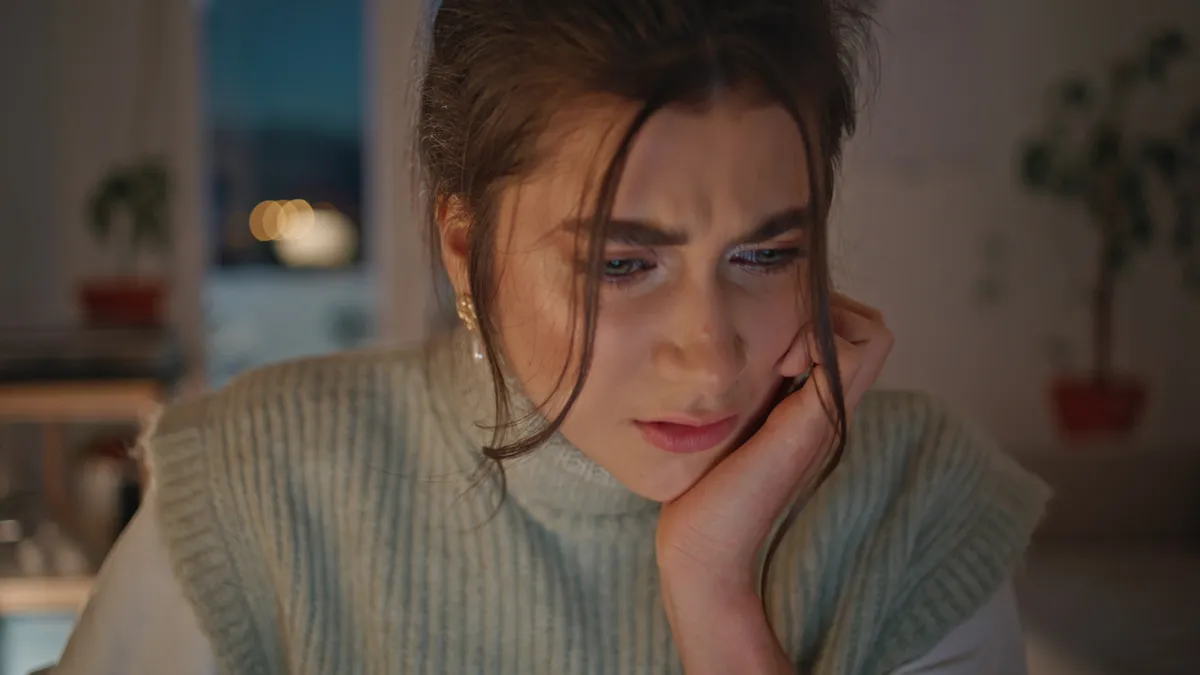 Teen Pretends To Be Dating Her Best Friend’s Brothers, Gets Furious When Her Lies Are Exposed