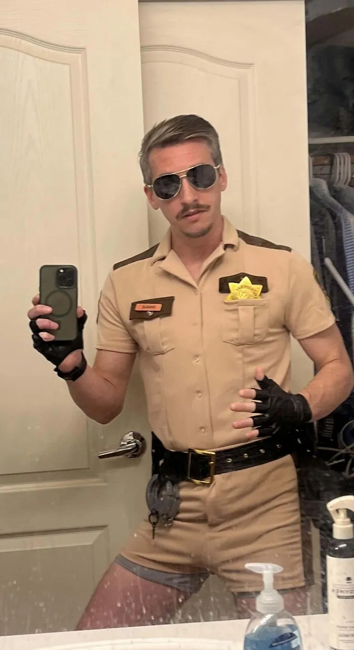 Man wearing a Reno 911 Lieutenant Dangle Halloween costume