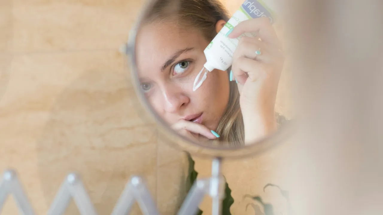 The Dangerous Side Of The "Cortisol Face" Trend And Our Self-Diagnosing Culture